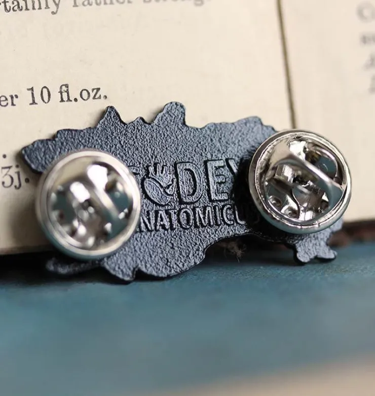 Kehlkopf, Aorta und Schilddrüse - Emaille Pin | Codex Anatomicus Outlet