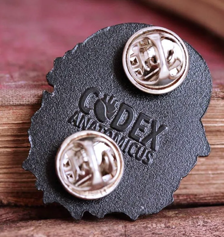 Kopfteil und Gehirn mit Blumen - Emaille Pin | Codex Anatomicus Outlet