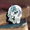 Schädel mit Blumen - Emaille Pin | Codex Anatomicus Discount