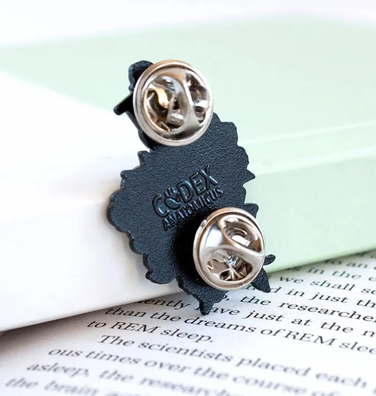 Spritze mit Blumen - Emaille Pin | Codex Anatomicus Sale