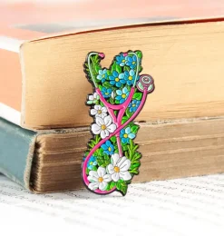 Stethoskop mit Blumen - Emaille Pin | Codex Anatomicus Fashion